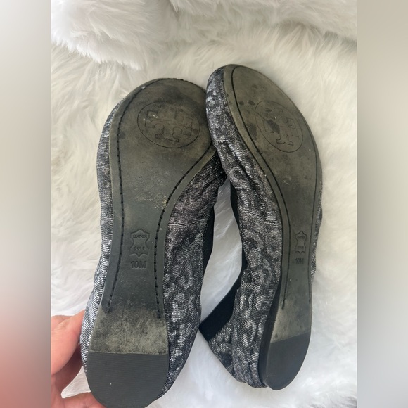 Tory Burch Ballet Flats Leopard Printed Glitter Silver Emblem Accents Size 10 - Picture 2 of 5